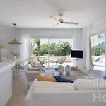Beachfront Elviria Ii,sea Views, Lovely Terrace And Pool شقة *