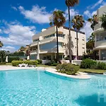 Beachfront Elviria Ii,sea Views, Lovely Terrace And Pool شقة