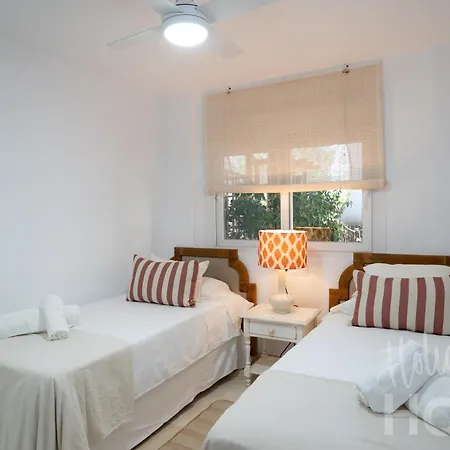 Beachfront Elviria Ii,sea Views, Lovely Terrace And Pool ماربيا